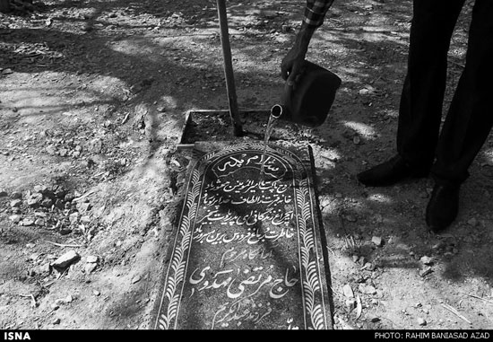 آهسته، پدر خوابیده‌ است...