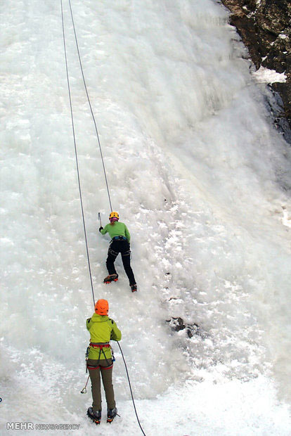 عکس: یخ نوردی در آبشار یخی آبنیک