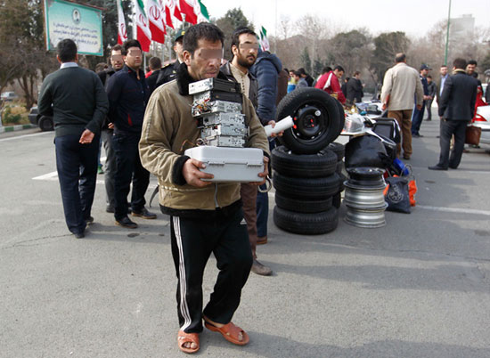 عکس: بازداشت اعضای باند سرقت در تهران