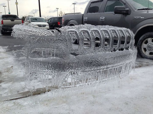 وقتی زمستان ماشین ها را به آثار هنری تبدیل می کند