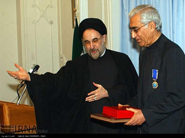 عکس: تقدیر خاتمی از پدر علم حقوق ایران