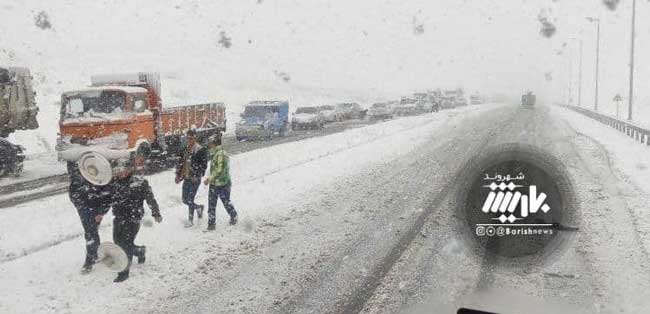 ترافیک سنگین در پی بارش برف در محور ارومیه