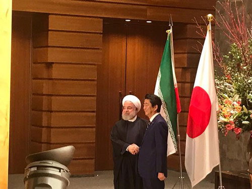 استقبال رسمی نخست‌وزیر ژاپن از روحانی