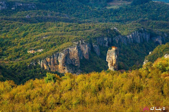 چه کسی در کلیسایی بین آسمان و زمین زندگی می‌کند؟!