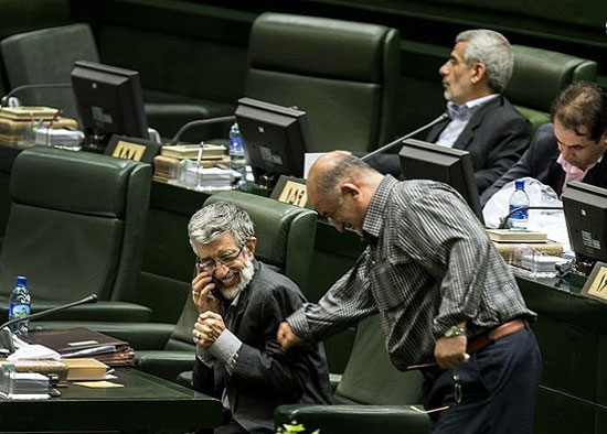 عکس: شوخی فیزیکی با حدادعادل در مجلس