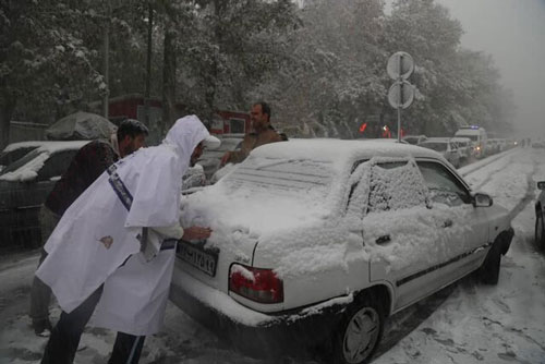 بازگشایی معابر منطقه یک توسط عوامل انسانی