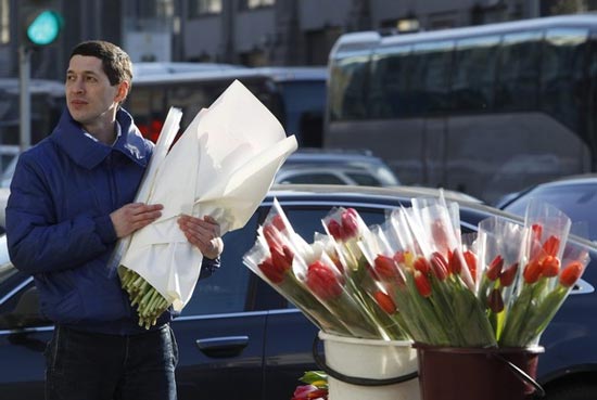 مردی که یک میلیون گل به همسرش هدیه داد