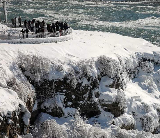 تصاویری حیرت‌انگیز؛ وقتی نیاگارا یخ می‌زند
