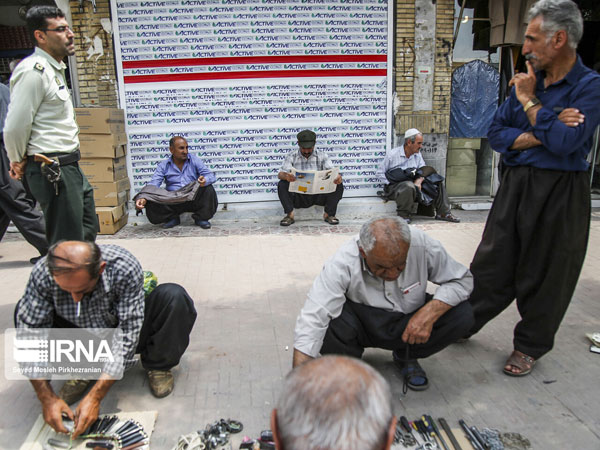 تصاویری از دستفروشان خیابان انقلابِ سنندج