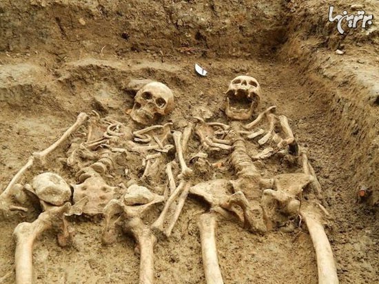 زوج عاشق 700 سال در آغوش هم! +عکس