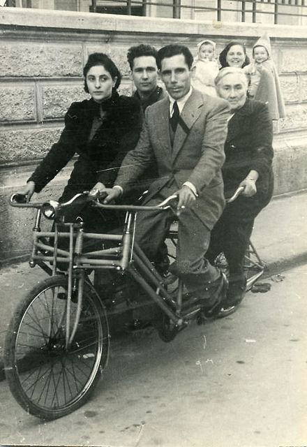 عکس: دوچرخه خانوادگی در ایام قدیم!