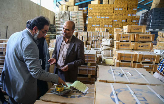 کشف مواد اولیه کفش یک سال ایرانیان در انباری