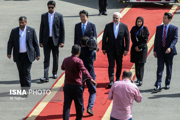 ورود نخست‌وزیر ژاپن به تهران