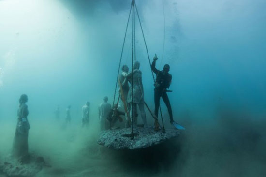 این موزه‌ی زیرآبی، کف دریا را به نمایشگاه هنری تبدیل میکند