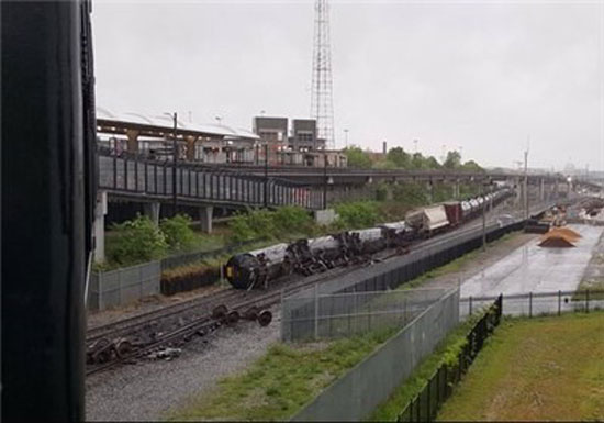 واژگونی قطار و نشت ماده‌ای مرموز در آمریکا