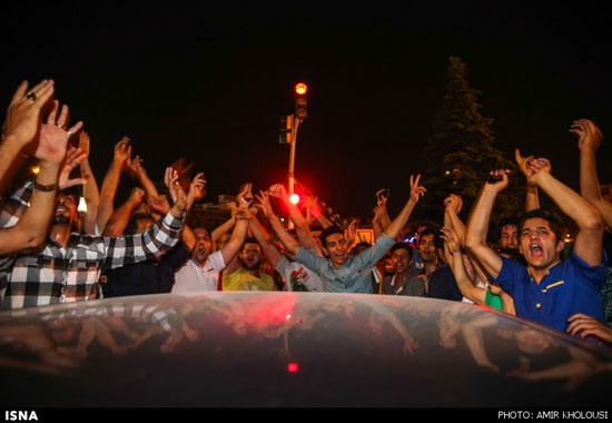 عکس: شادی خیابانی مردم پس از بازی