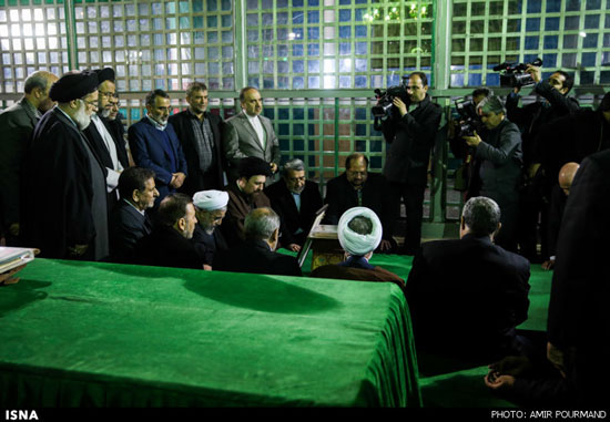 عکس: روحانی و هیات دولت در حرم امام (ره)