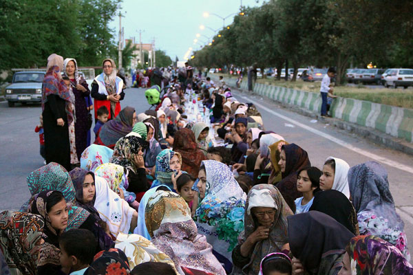 طولانی‌ترین سفره افطاری ایران در آق‌قلا