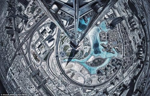 بر بلندای مرتفع ترین برج دنیا +عکس