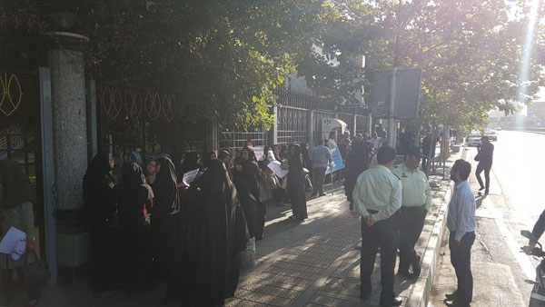 تجمع کارکنان سهام عدالت مقابل وزارت کار
