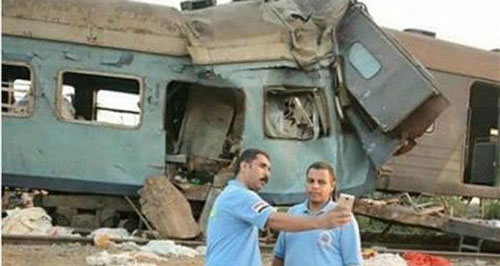 عکس سلفی امدادگران مصری جنجال برانگیز شد