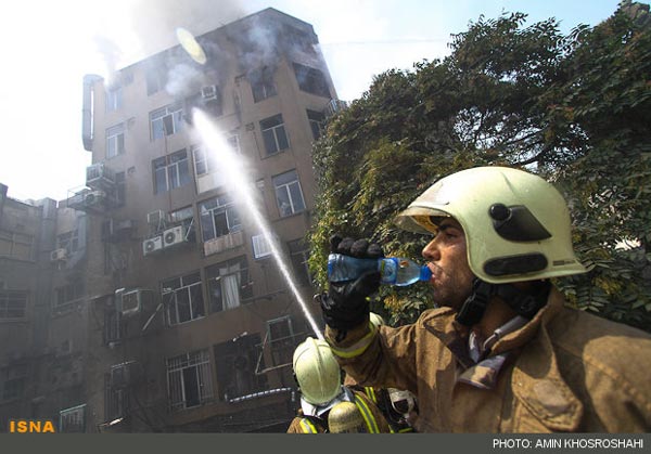 عکس: آتش سوزی در خیابان جمهوری تهران