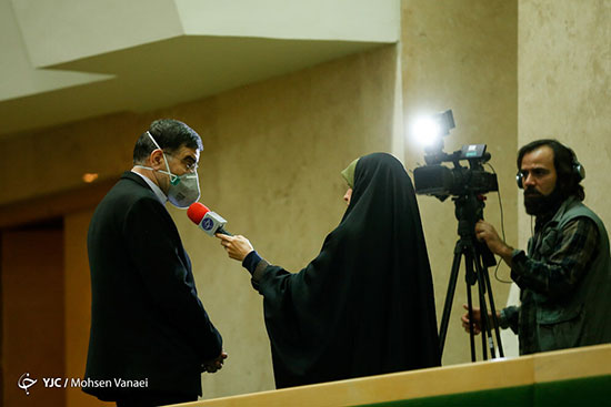 عکس جنجالی مجلس؛ مصاحبه نماینده قم با سیما