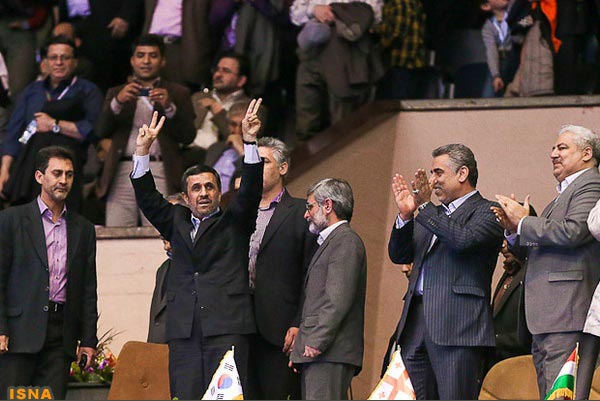 تصاویر: خوشحالی به شیوه احمدی نژاد