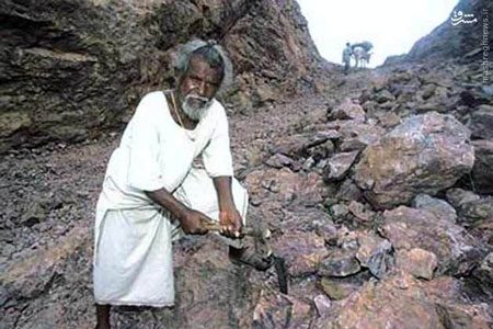 مرد عاشق به خاطر معشوقه اش کوه کند! مرد عاشق به خاطر معشوقه اش کوه کند!
