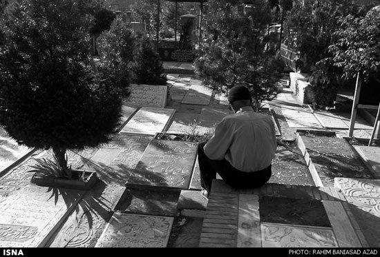 آهسته، پدر خوابیده‌ است...