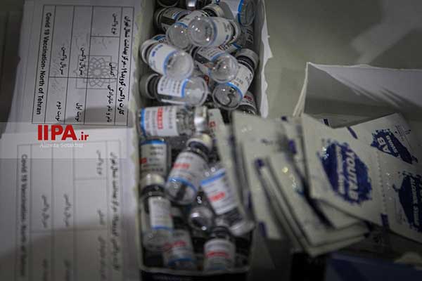 تزریق واکسن به گروه ۶۵سال به بالا در تهران