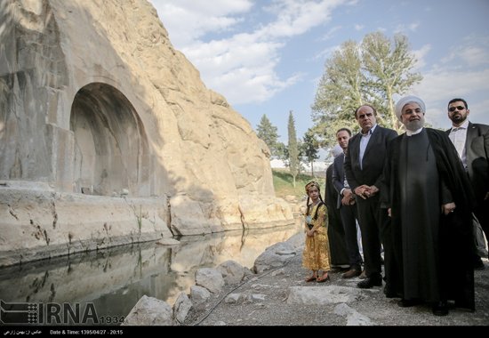 روحانی در طاق بستان