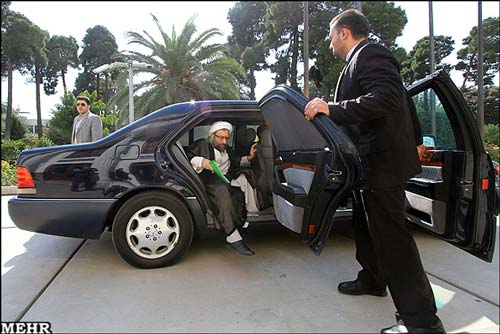 تفاوت بنز احمد‌ی‌نژاد و لاریجانی/ عکس