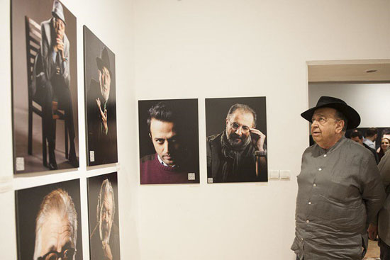 تصاویری از چهره‌های نمایش ایران روی دیوار