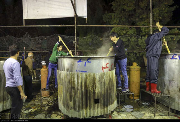 طبخ آش نذری 84 تنی در شیراز