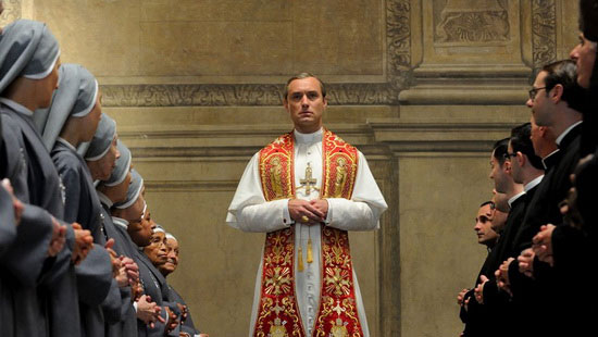 جود لاو در نقش یک پاپ جوان