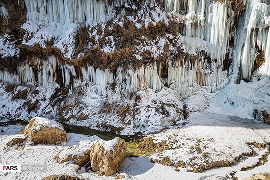 آبشار یخ زده حیرت‌انگیز در آذربایجان غربی