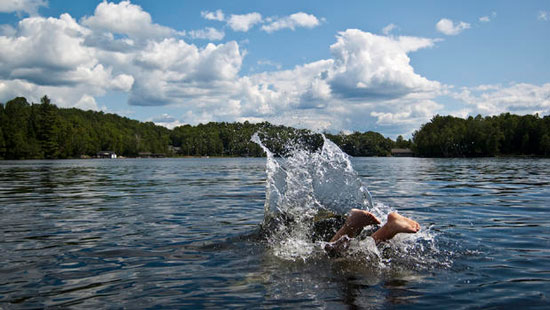 باورهای غلط پزشکی درباره آب‌تنی و شنا در فصل گرما