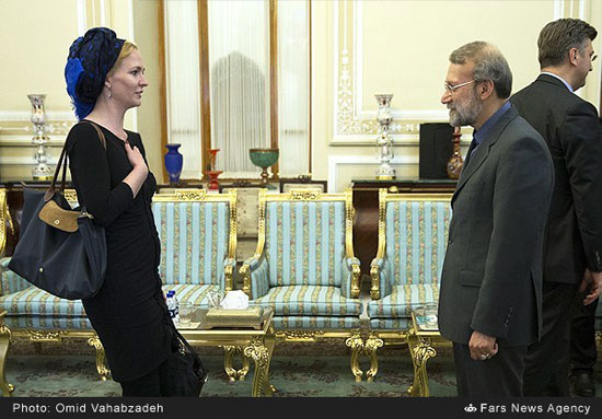 تصاویر تغییر حجاب نماینده پارلمان اروپا در ایران