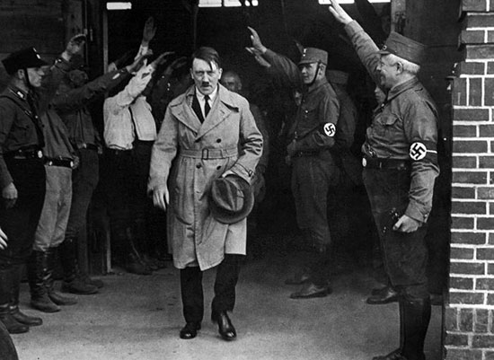 «آدولف هیتلر»، رهبری کاریزماتیک ولی بی رحم