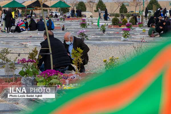 بهشت زهرا تهران در آخرین پنجشنبه سال