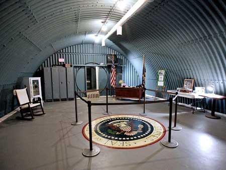 ترامپ به پناهگاه زیرزمینی کاخ سفید فرار کرد