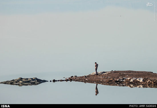 عکس: توقفی کوتاه در کنار دریاچه ارومیه