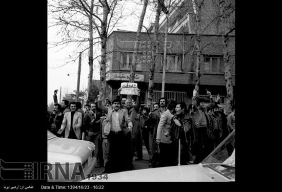 26 دی 1357- شادی مردم ایران پس از فرار شاه + عکس