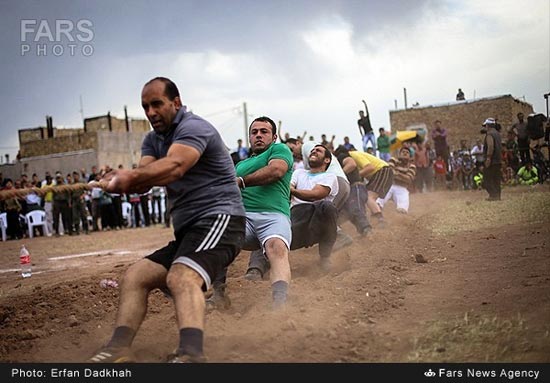 عکس: مسابقات طناب کشی در قزوین