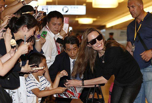 عکس: آنجلینا جولی و خانواده اش در ژاپن