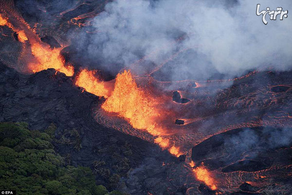 گدازه‌های آتشفشان در حال بلعیدن هاوایی