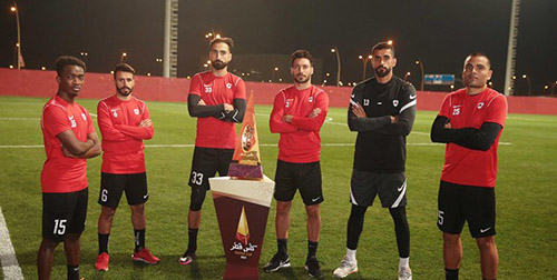 عکس یادگاری شجاع و کریمی با جام حذفی قطر