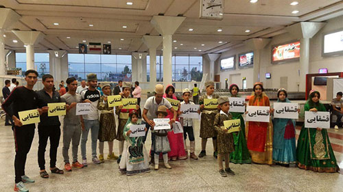 استقبال پرشور از عنایتی در فرودگاه شیراز