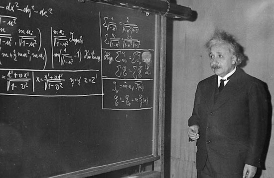 تفسیر جالب اینشتین از شعر هاتف اصفهانی